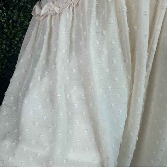 Ivory swiss dot romper nwt - Picture 4 of 13